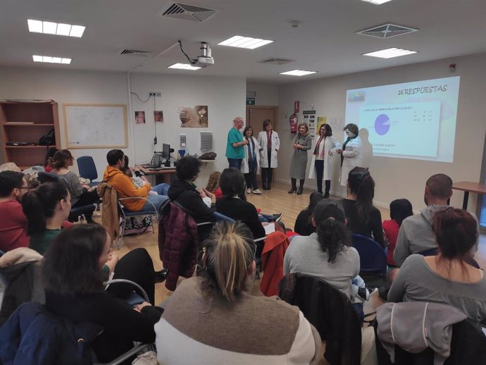 El centro de salud Lucano del Distrito Sanitario Córdoba y Guadalquivir aborda afecciones comunes con los pacientes