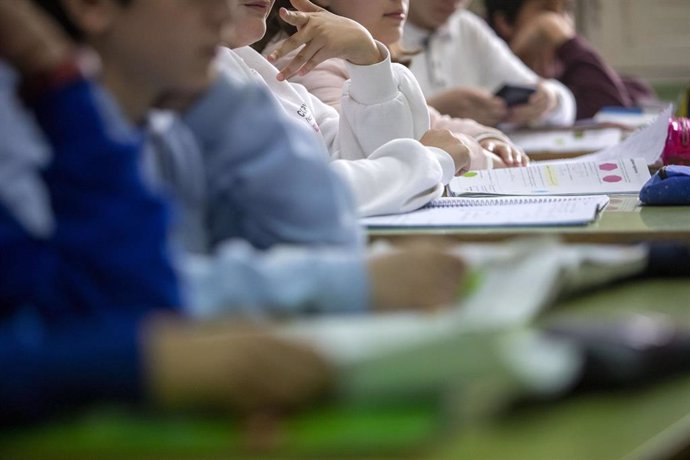 Niños, alumnos, escolares, educación, escuela, centro escolar.