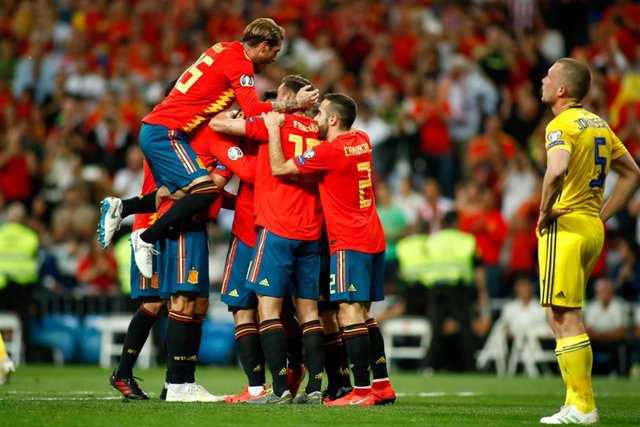 La selección española celebrando un gol ante Suecia