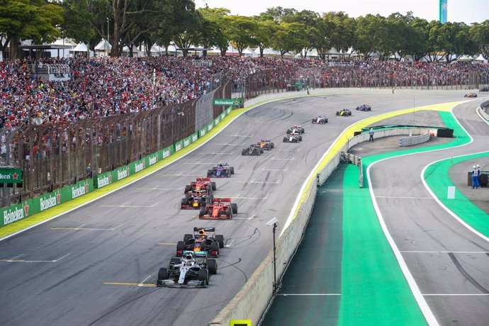 AV.- Fórmula 1/GP Brasil.- Verstappen gana en la locura de Brasil y Sainz termin