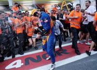 Carlos Sainz: "Remontada de McLaren y remontada mía, ha habido que esperar mucho"