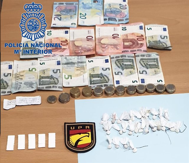 Material intervenido a una mujer detenida por venta de droga en Sanlúcar de Barrameda (Cádiz)