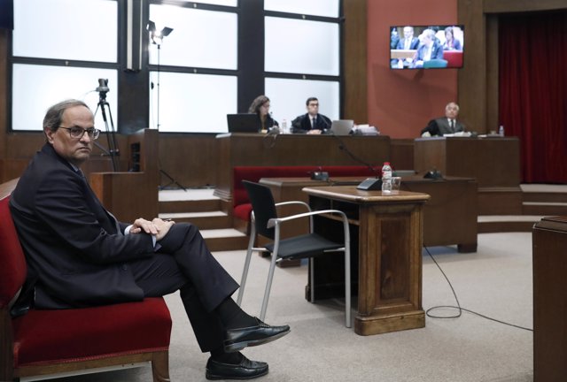 El presidente de la Generalitat, Quim Torra, en el Tribunal Superior de Justicia de Cataluña donde se le juzga por desobedecer la orden de la Junta Electoral de retirar los lazos de los edificios públicos en la campaña del 28A
