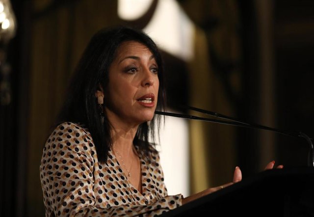 La presidenta del Parlamento, Marta Bosquet, durante la presentación de Juan Marín en un desayuno coloquio en Sevilla