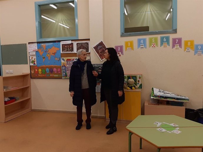 Visita de la consejera de Educación del Principado, Carmen Suárez,  al colegio público de Jove, en Gijón