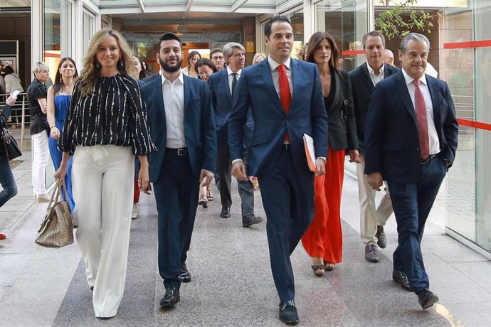 Imagen de archivo de diputados Ciudadanos en la Asamblea de Madrid Araceli Gómez García (1i); César Zafra Hernández (2i); e Ignacio Aguado (3i).