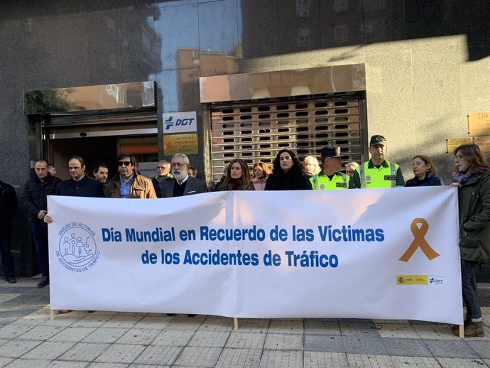 Minuto de sliencio en Cáceres en el Día de los Accidentes de Tráfico