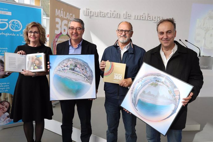 Presentación del libro Málaga 360 con fotografías de los 103 municipios de Málaga