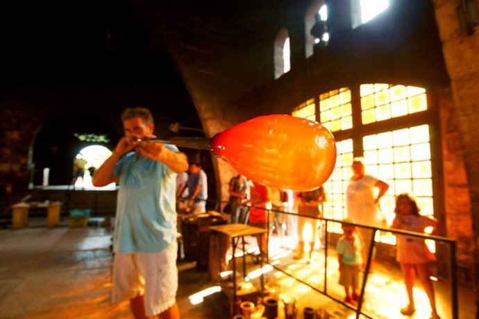 Un artes del vídre de Mallorca.