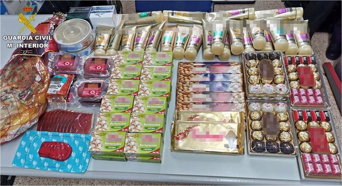 Alicante.- Sucesos.- Cuatro investigados en Calp por esconderse debajo de la rop