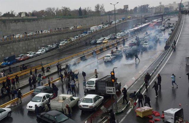 The Revolutionary Guard threatens Protestas en Irán contra la subida del combustible