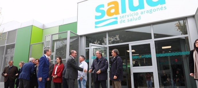 El presidente de Aragón, Javier Lambán, inaugura el nuevo centro de salud de Binéfar (Huesca).