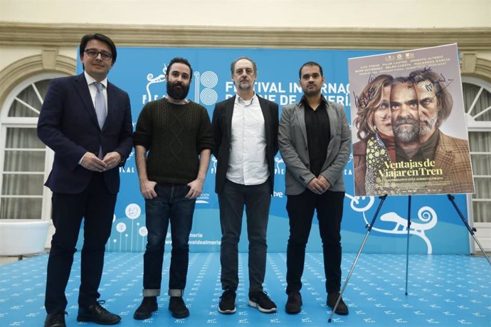 Aritz Moreno junto al novelista Antonio Orejudo en su rueda de prensa en Fical