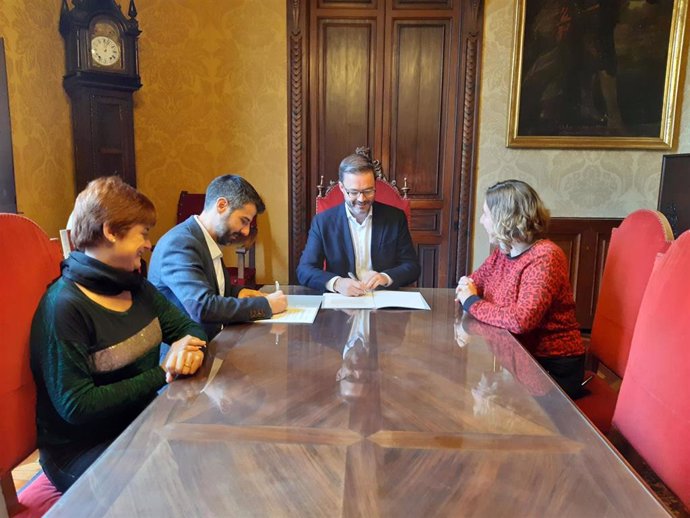 El IMAS y el Ayuntamiento de Palma firman un convenio por los servicios sociales comunitarios.