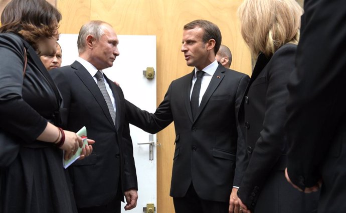 Ucrania.- Putin y Macron hablan por teléfono, con "especial atención" al conflic