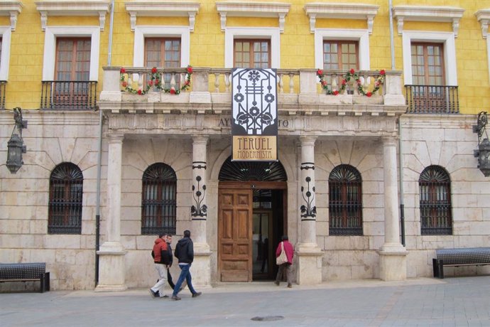 Fachada del Ayuntamiento de Teruel durante la Semana Modernista.