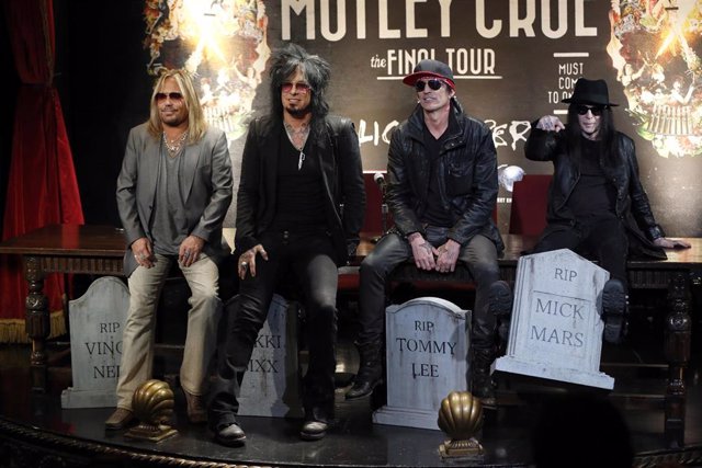 Motley Crue anunciando su gira de despedida