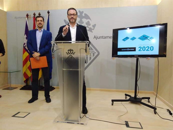 El alcalde de Palma, José Hila, en una rueda de prensa para presentar los Presupuestos del Ayuntamiento para 2020.