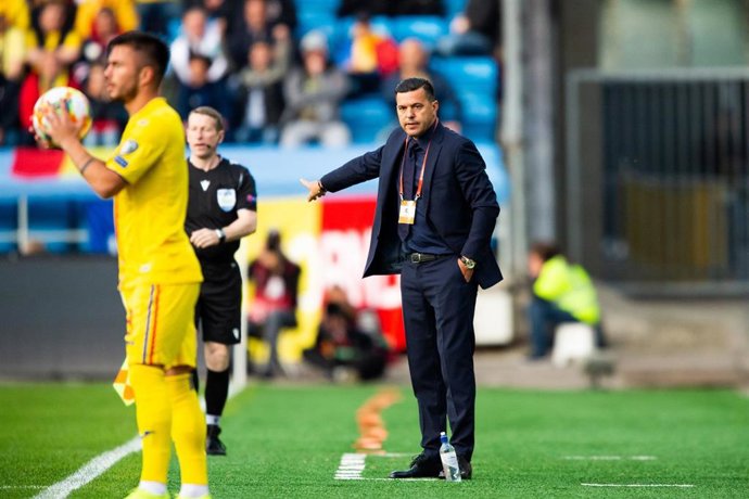 Cosmin Contra, entrenador de la selección de Rumanía.
