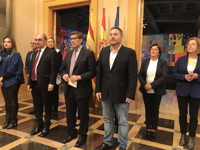 El presidente del Gobierno de Aragón, Javier Lambán, el consejero de Industria, Arturo Aliaga y el consejero de Vertebración del Territorio, José Luis Soro