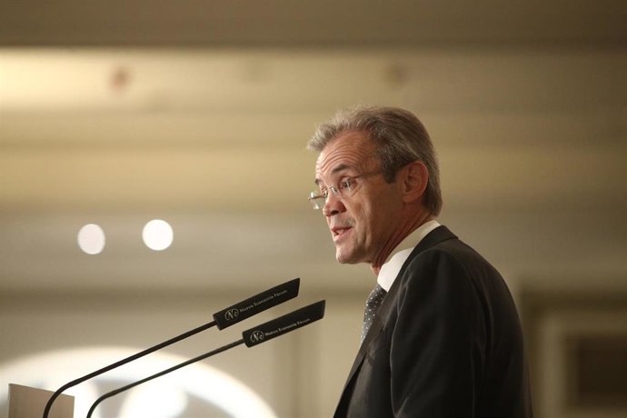 Economía.-(AMP2)Gual (CaixaBank) apela a la política fiscal para revertir los ti