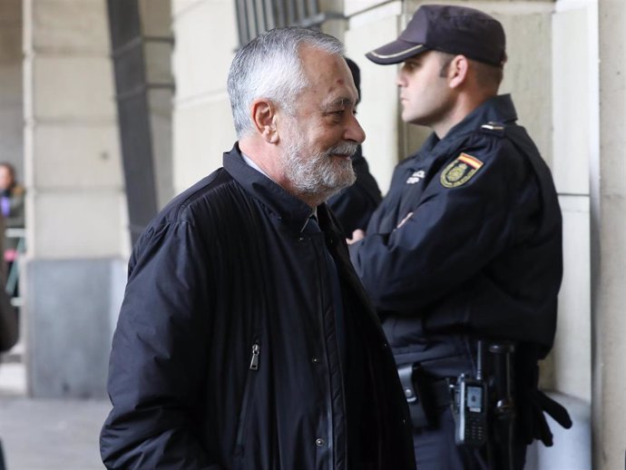 El expresidente de la Junta de Andalucía José Antonio Griñán llega a la Audiencia de Sevilla para conocer la sentencia del caso de los ERE.