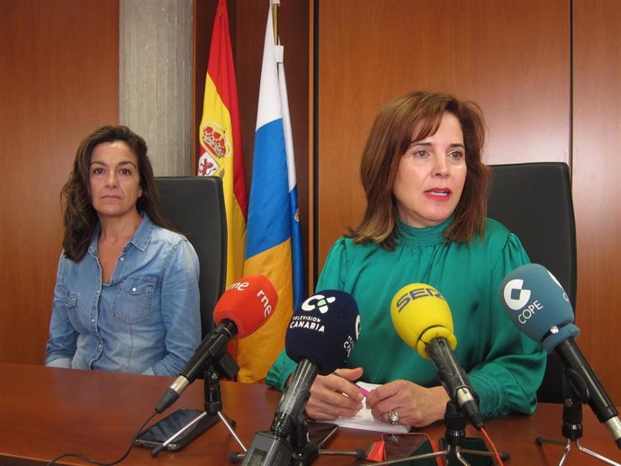 Blanca Pérez, directora del SCS y la consejera de Sanidad del Gobierno de Canarias, Teresa Cruz Oval, en rueda de prensa