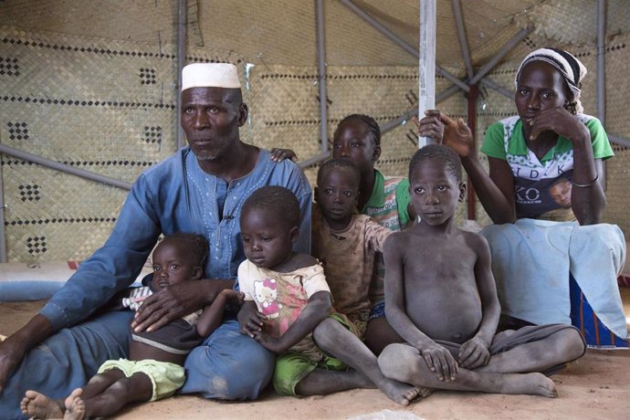 Una familia afectada por la violencia en Burkina Faso