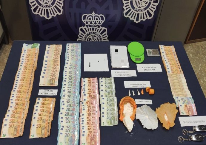 Dinero y droga incautados en una operación de la Policía Nacional en Málaga