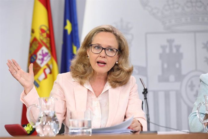 La ministra de Economía en funciones, Nadia Calviño, durante la rueda de prensa posterior al Consejo de Ministros en La Moncloa.