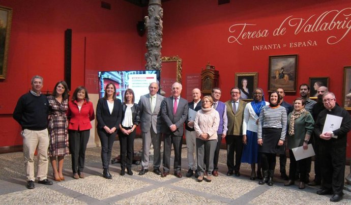 Responsables de Fundación Ibercaja y Fundación Caja Inmaculada con representantes de las once entidades que han recibido las ayudas para proyectos internacionales de desarrollo.