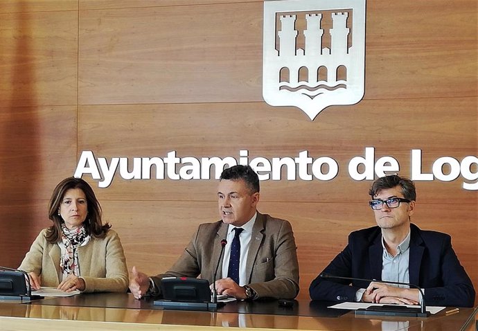 De izquierda a derecha, Mar San Martín, Conrado Escobar y Antonio Ruiz Lasanta, valorando la tramitación de los Presupuestos Municipales de Logroño para 2020.