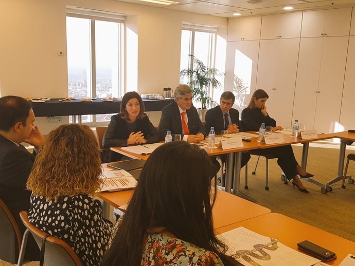 El presidente y la directora general de la Fundación SERES, Francisco Román y Ana Sainz, respectivamente; el presidente de Deloitte, Fernando Ruiz; la socia de Consultoría Estratégica de Deloitte, Marciala de la Cuadra.