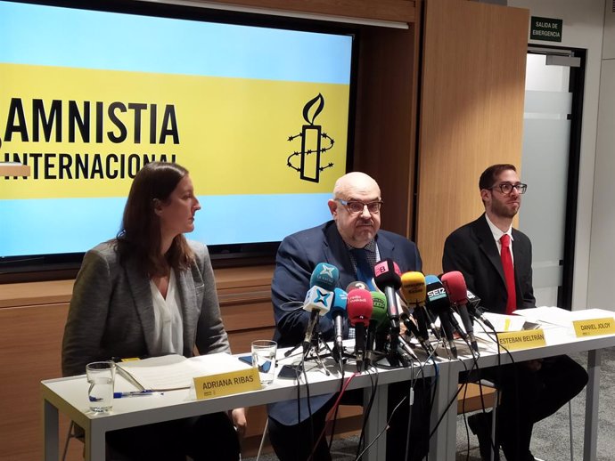 Adela Ribas, Esteban Beltran i Daniel Joloy (Amnistia Internacional).