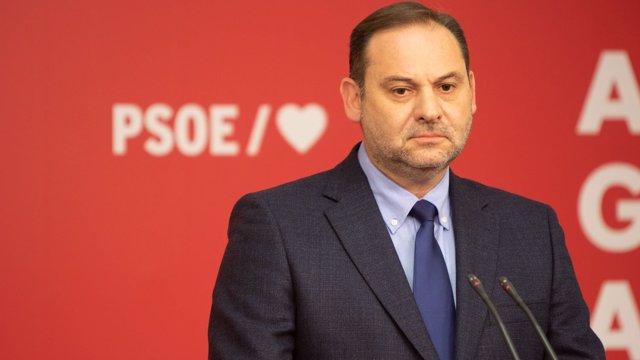 El ministro de Fomento en funciones, José Luis Ábalos, comparece en rueda de prensa para explicar la postura del PSOE tras la sentencia de los ERE