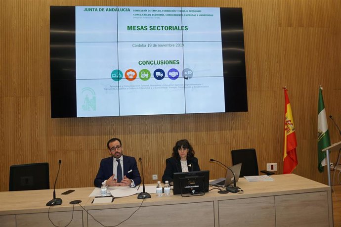 Herrador presenta las conclusiones sobre necesidades formativas de las mesas sectoriales