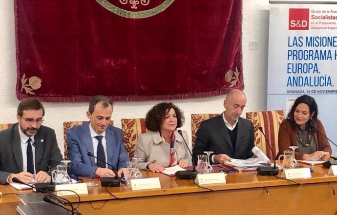 El ministro de Ciencia en funciones, Pedro Duque, ha participado en una jornada informativa sobre el próximo Programa Marco de Investigación de la UE en la Universidad de Granada