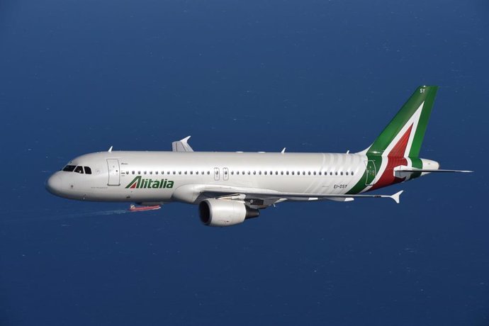 Italia.- Atlantia se retira del consorcio de rescate de Alitalia ante la falta d