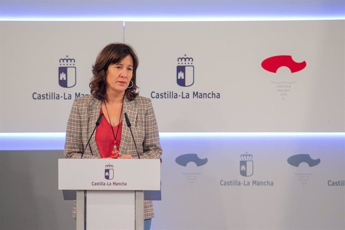 La portavoz del Gobierno de C-LM, Blanca Fernández, en rueda de prensa