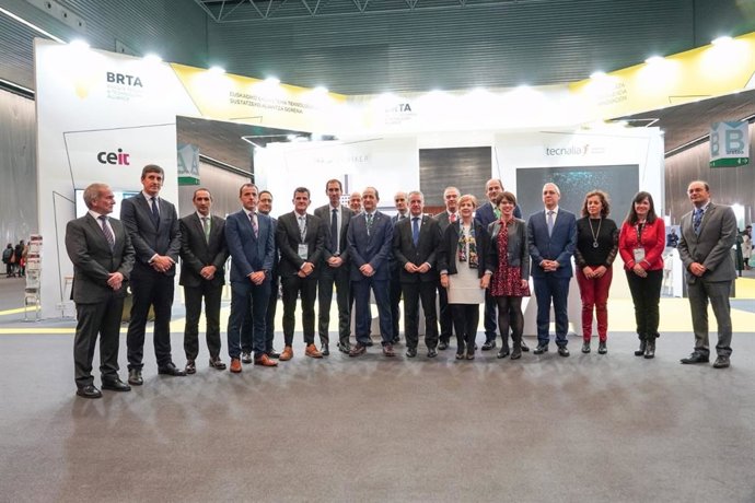 El lehendakari, Iñigo Urkullu, y la consejera de Desrrollo Económico e Infraestructuras, Arantxa Tapa, asisten a la inauguración del congreso Basque Industry 4.0 en el BEC.