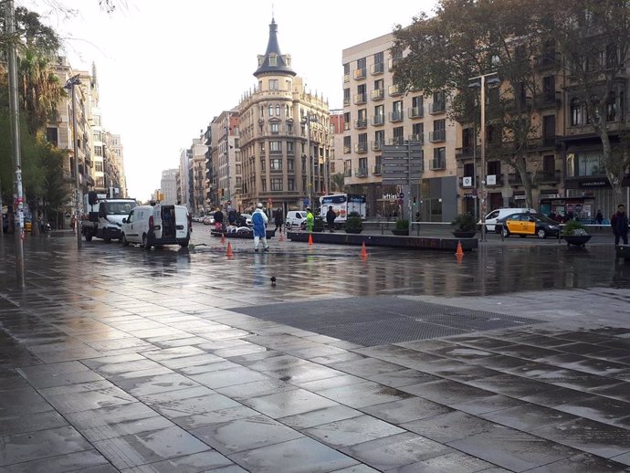 Plaza Universitat de Barcelona tras el desalojo de la acampada