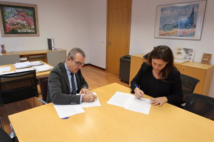 Govern y Consell firman un convenio para desarrollar en Formentera el Pacto de A