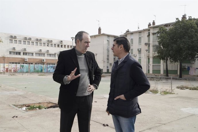 El comisionado para el Polígono Sur, Jaime Bretón, y el portavoz de Cs en Sevilla, Álvaro Pimentel