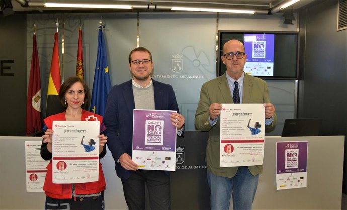 El edil de Igualdad albaceteño en la presentación de los actos.