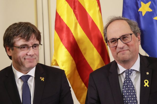 18 February 2019, Belgium, Brussels: Exiled former President of the Government of Catalonia Carles Puigdemont (L) and incumbent President Quim Torra attend a press conference. Photo: Thierry Roge/BELGA/dpa