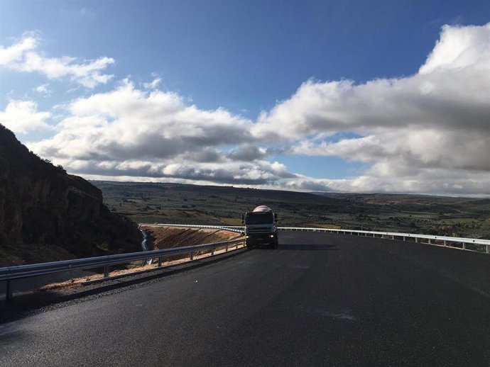 Imagen de los trabajos que se llevan a cabo en la variante de Moraleda de Zafarraya