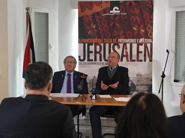 Palestine asks Spain and the EU to recognize their status after the US turn with the settlements El embajador de Palestina en España, Musa Odeh, a la izquierda de la imagen