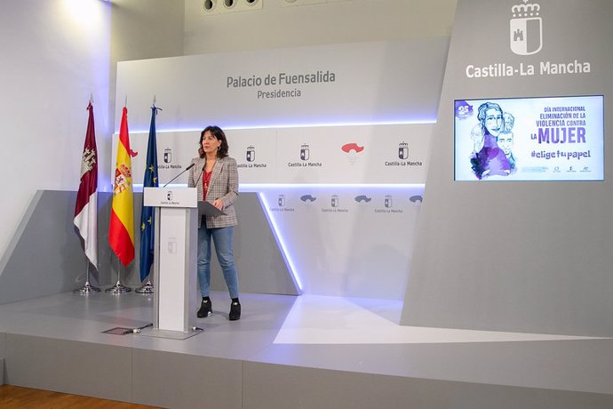 La consejera portavoz y de Igualdad, Blanca Fernández, en rueda de prensa