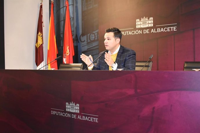El diptuado de Educación y Cultura Miguel Zamora en rueda de prensa