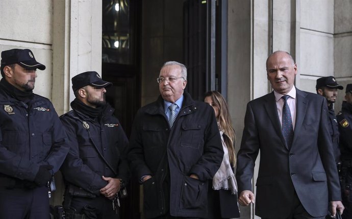 El ex consejero de Empleo de la Junta de Andalucía, Antonio Fernández, a la salida del juicio del caso ERE en la Audiciencia Provincial a 19 de noviembre del 2019